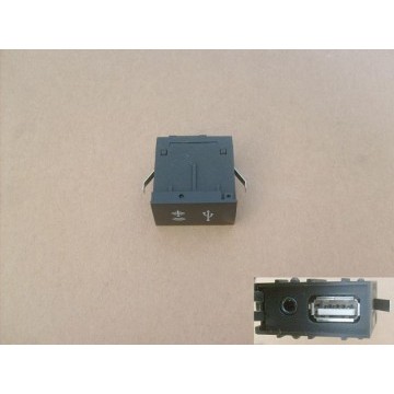 Вход usb (новый салон) Great Wall Hover H3